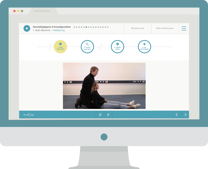 E-læring om førsthjælp. Martin forflytter Malene.